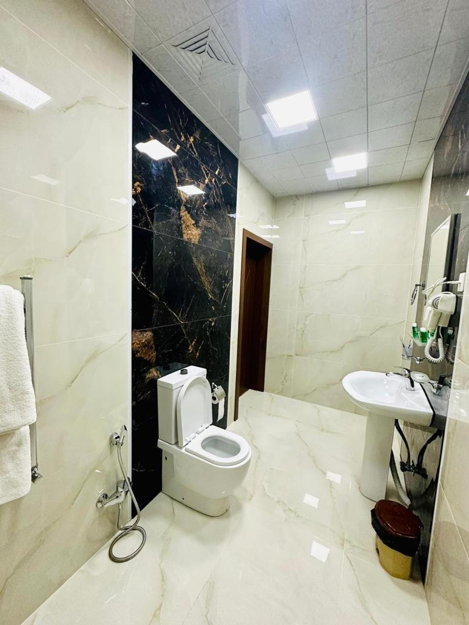 Cinema Boutique Hotel Gjandža Exteriér fotografie
